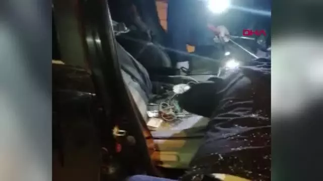 Araçta uyuşturucu ele geçti; 3 kişi tutuklandı Araçta uyuşturucu ele geçti; 3 kişi tutuklandı