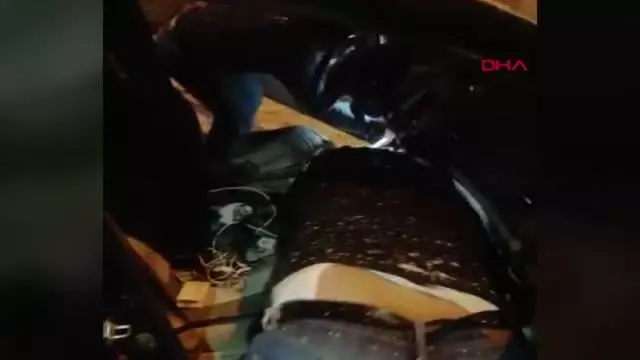 Araçta uyuşturucu ele geçti; 3 kişi tutuklandı Araçta uyuşturucu ele geçti; 3 kişi tutuklandı