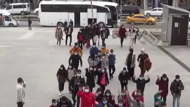 Vanlı öğrenciler 'Biz Anadoluyuz Projesi' kapsamında Hakkari'ye geldi Vanlı öğrenciler 'Biz Anadoluyuz Projesi' kapsamında Hakkari'ye geldi