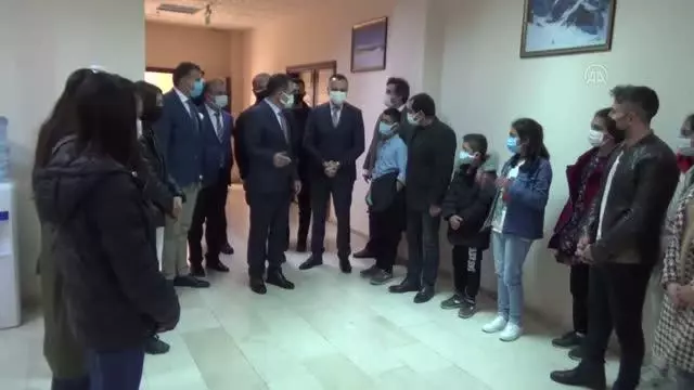Vanlı öğrenciler 'Biz Anadoluyuz Projesi' kapsamında Hakkari'ye geldi Vanlı öğrenciler 'Biz Anadoluyuz Projesi' kapsamında Hakkari'ye geldi