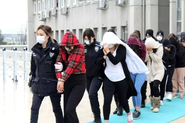 Son dakika haberleri! 'Yarasa kız' operasyonunda 125 kişi adliyeye sevk edildi Son dakika haberleri! 'Yarasa kız' operasyonunda 125 kişi adliyeye sevk edildi