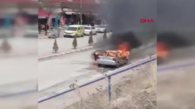 YOZGAT'TA HAREKET HALİNDEKİ OTOMOBİL YANDI YOZGAT'TA HAREKET HALİNDEKİ OTOMOBİL YANDI