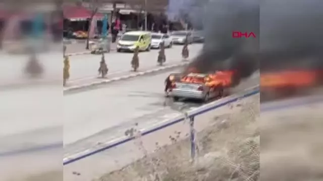 YOZGAT'TA HAREKET HALİNDEKİ OTOMOBİL YANDI YOZGAT'TA HAREKET HALİNDEKİ OTOMOBİL YANDI