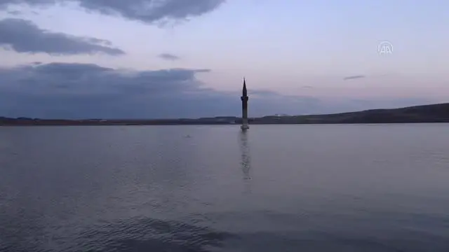 Yükselen baraj sularının altında kalan cami ve minareler ilgi çekiyor Yükselen baraj sularının altında kalan cami ve minareler ilgi çekiyor