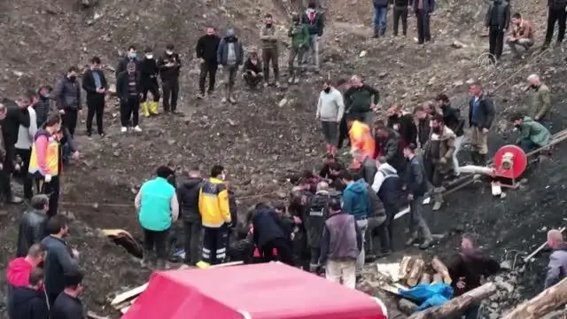 Zonguldak'ta ruhsatsız işletilen maden ocağındaki göçükte 1 işçi yaşamını kaybetti Zonguldak'ta ruhsatsız işletilen maden ocağındaki göçükte 1 işçi yaşamını kaybetti