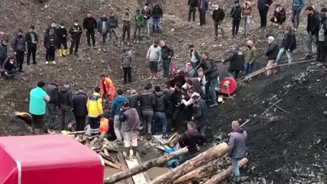 Zonguldak'ta ruhsatsız işletilen maden ocağındaki göçükte 1 işçi yaşamını kaybetti Zonguldak'ta ruhsatsız işletilen maden ocağındaki göçükte 1 işçi yaşamını kaybetti