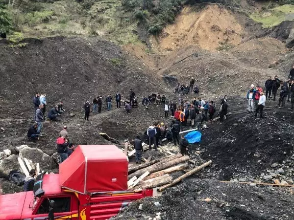Zonguldak'ta kaçak maden ocağında göçük (1) Zonguldak'ta kaçak maden ocağında göçük (1)