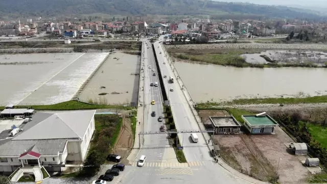 Zonguldak'taki köprü faciasında acılar halen dinmedi Zonguldak'taki köprü faciasında acılar halen dinmedi