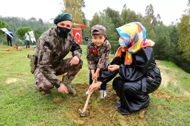 135 şehit için çocuk ve eşleri 135 fidan dikti 135 şehit için çocuk ve eşleri 135 fidan dikti