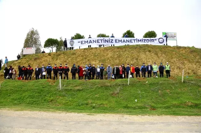135 şehit için çocuk ve eşleri 135 fidan dikti 135 şehit için çocuk ve eşleri 135 fidan dikti
