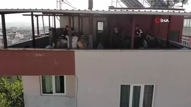 3 yıldır girdiği onlarca evden yüzlerce eşya çalan hırsızı, araçta yanına oturttuğu oyuncak ayı yakalattı 3 yıldır girdiği onlarca evden yüzlerce eşya çalan hırsızı, araçta yanına oturttuğu oyuncak ayı yakalattı