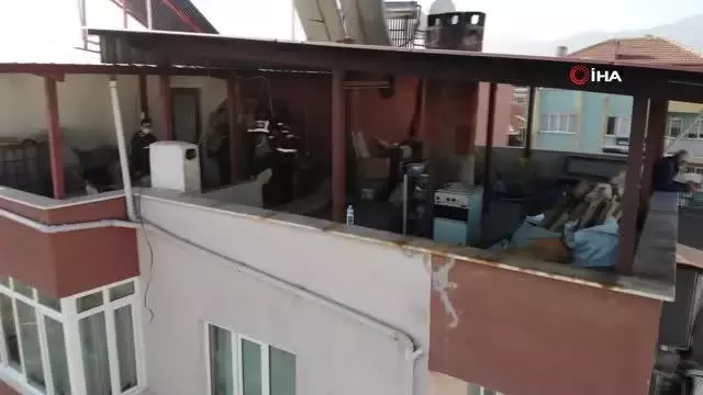 3 yıldır girdiği onlarca evden yüzlerce eşya çalan hırsızı, araçta yanına oturttuğu oyuncak ayı yakalattı 3 yıldır girdiği onlarca evden yüzlerce eşya çalan hırsızı, araçta yanına oturttuğu oyuncak ayı yakalattı