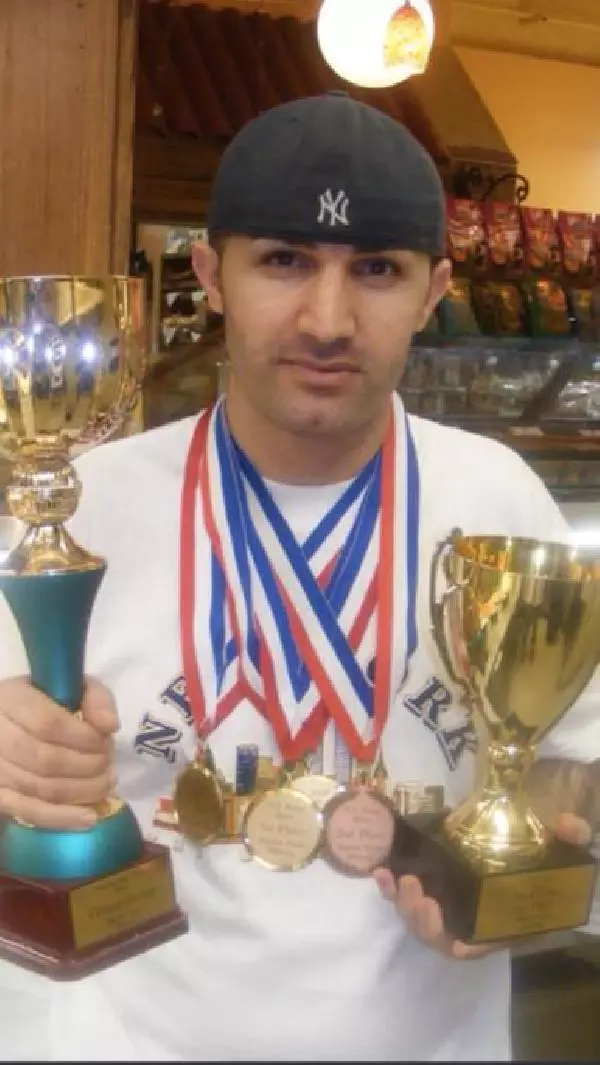 ABD'DEN ÖDÜLLÜ PİZZACI, SİLVAN'DA 25 YIL ÖNCE HAMUR AÇTIĞI TEZGAHTA LAHMACUN YAPTI ABD'DEN ÖDÜLLÜ PİZZACI, SİLVAN'DA 25 YIL ÖNCE HAMUR AÇTIĞI TEZGAHTA LAHMACUN YAPTI