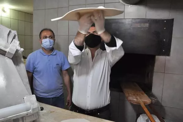 ABD'DEN ÖDÜLLÜ PİZZACI, SİLVAN'DA 25 YIL ÖNCE HAMUR AÇTIĞI TEZGAHTA LAHMACUN YAPTI ABD'DEN ÖDÜLLÜ PİZZACI, SİLVAN'DA 25 YIL ÖNCE HAMUR AÇTIĞI TEZGAHTA LAHMACUN YAPTI