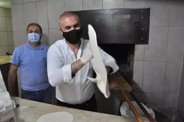 ABD'DEN ÖDÜLLÜ PİZZACI, SİLVAN'DA 25 YIL ÖNCE HAMUR AÇTIĞI TEZGAHTA LAHMACUN YAPTI ABD'DEN ÖDÜLLÜ PİZZACI, SİLVAN'DA 25 YIL ÖNCE HAMUR AÇTIĞI TEZGAHTA LAHMACUN YAPTI
