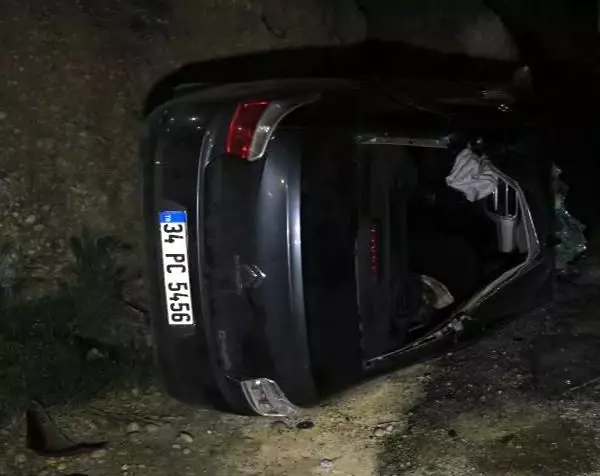 Adana'da otomobil şantiyeye devrildi: 1 yaralı Adana'da otomobil şantiyeye devrildi: 1 yaralı