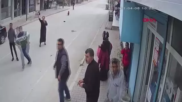 ADANA TELLERE TAKILAN UÇURTMASINI ALIRKEN AKIMA KAPILAN FURKAN, PROTEZ İÇİN YARDIM BEKLİYOR ADANA TELLERE TAKILAN UÇURTMASINI ALIRKEN AKIMA KAPILAN FURKAN, PROTEZ İÇİN YARDIM BEKLİYOR