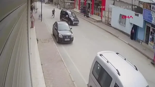 ADANA TELLERE TAKILAN UÇURTMASINI ALIRKEN AKIMA KAPILAN FURKAN, PROTEZ İÇİN YARDIM BEKLİYOR ADANA TELLERE TAKILAN UÇURTMASINI ALIRKEN AKIMA KAPILAN FURKAN, PROTEZ İÇİN YARDIM BEKLİYOR