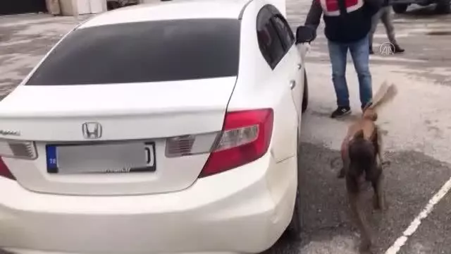 Son dakika haberleri: AFYONKARAHİSAR - Uyuşturucu operasyonunda 1 zanlı yakalandı Son dakika haberleri: AFYONKARAHİSAR - Uyuşturucu operasyonunda 1 zanlı yakalandı