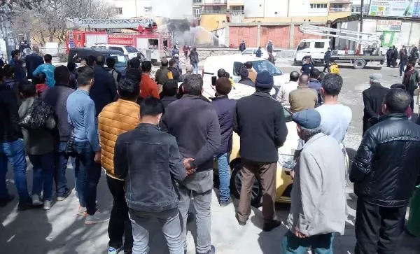 Ağrı'da zift tankerinde yangın; gökyüzüne siyah dumanlar yükseldi Ağrı'da zift tankerinde yangın; gökyüzüne siyah dumanlar yükseldi