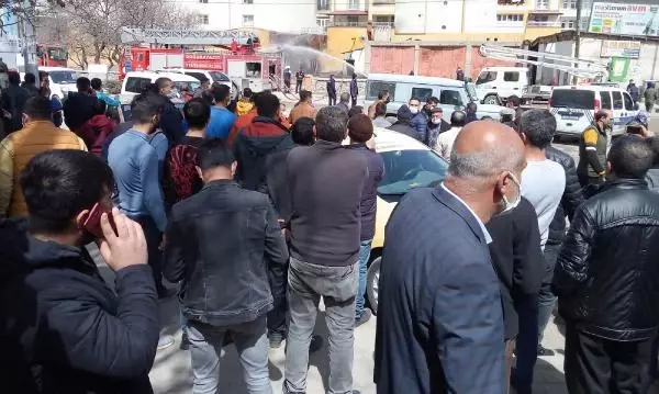 Ağrı'da zift tankerinde yangın; gökyüzüne siyah dumanlar yükseldi Ağrı'da zift tankerinde yangın; gökyüzüne siyah dumanlar yükseldi