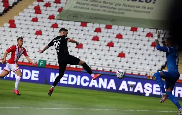 Ahmet Oğuz'dan taçtan asist! Ahmet Oğuz'dan taçtan asist!