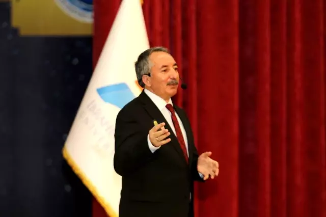 AİÇÜ'de Akademik Teşvik ve Cübbe Giyme Töreni Yapıldı AİÇÜ'de Akademik Teşvik ve Cübbe Giyme Töreni Yapıldı