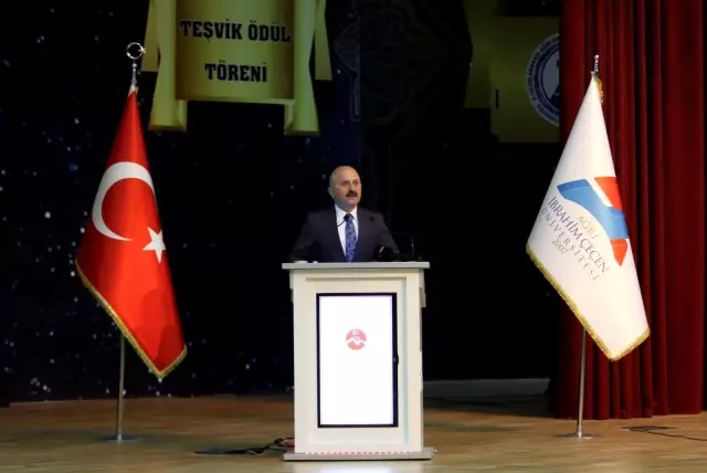 AİÇÜ'de Akademik Teşvik ve Cübbe Giyme Töreni Yapıldı AİÇÜ'de Akademik Teşvik ve Cübbe Giyme Töreni Yapıldı