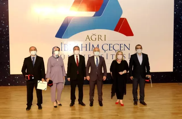 AİÇÜ'de Akademik Teşvik ve Cübbe Giyme Töreni Yapıldı AİÇÜ'de Akademik Teşvik ve Cübbe Giyme Töreni Yapıldı