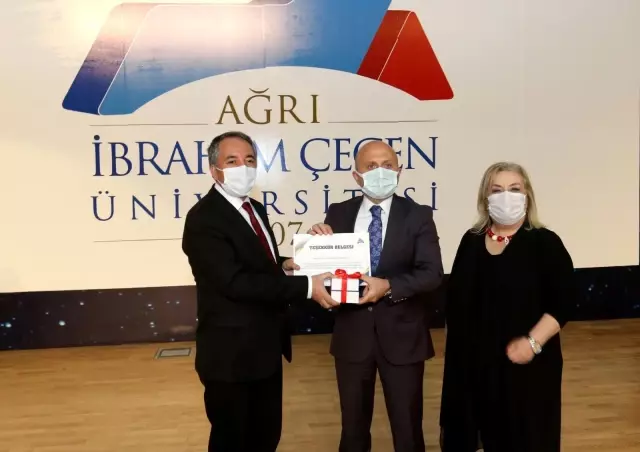 AİÇÜ'de Akademik Teşvik ve Cübbe Giyme Töreni Yapıldı AİÇÜ'de Akademik Teşvik ve Cübbe Giyme Töreni Yapıldı