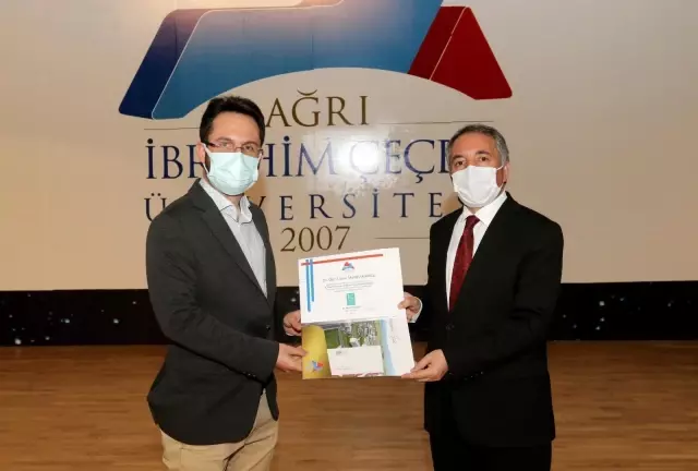AİÇÜ'de Akademik Teşvik ve Cübbe Giyme Töreni Yapıldı AİÇÜ'de Akademik Teşvik ve Cübbe Giyme Töreni Yapıldı