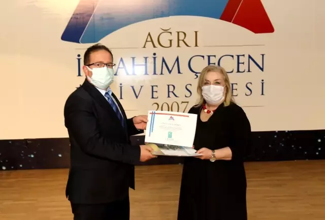 AİÇÜ'de Akademik Teşvik ve Cübbe Giyme Töreni Yapıldı AİÇÜ'de Akademik Teşvik ve Cübbe Giyme Töreni Yapıldı