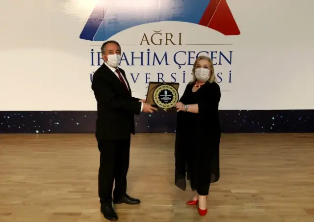 AİÇÜ'de Akademik Teşvik ve Cübbe Giyme Töreni Yapıldı AİÇÜ'de Akademik Teşvik ve Cübbe Giyme Töreni Yapıldı