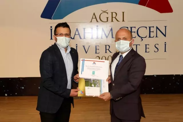 AİÇÜ'de Akademik Teşvik ve Cübbe Giyme Töreni Yapıldı AİÇÜ'de Akademik Teşvik ve Cübbe Giyme Töreni Yapıldı