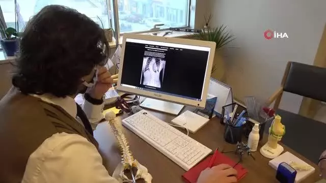 Ailelerin skolyoz teşhisinde görevi çok büyük Ailelerin skolyoz teşhisinde görevi çok büyük