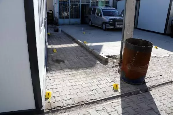 ALACAK MESELESİNDE BABA- OĞUL TARAFINDAN DARBEDİLİP, TÜFEKLE VURULDU ALACAK MESELESİNDE BABA- OĞUL TARAFINDAN DARBEDİLİP, TÜFEKLE VURULDU