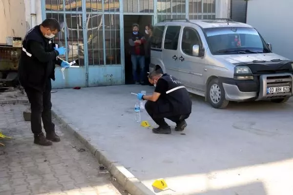 ALACAK MESELESİNDE BABA- OĞUL TARAFINDAN DARBEDİLİP, TÜFEKLE VURULDU ALACAK MESELESİNDE BABA- OĞUL TARAFINDAN DARBEDİLİP, TÜFEKLE VURULDU
