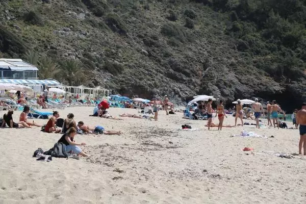 Alanya'da plajlar doldu Alanya'da plajlar doldu