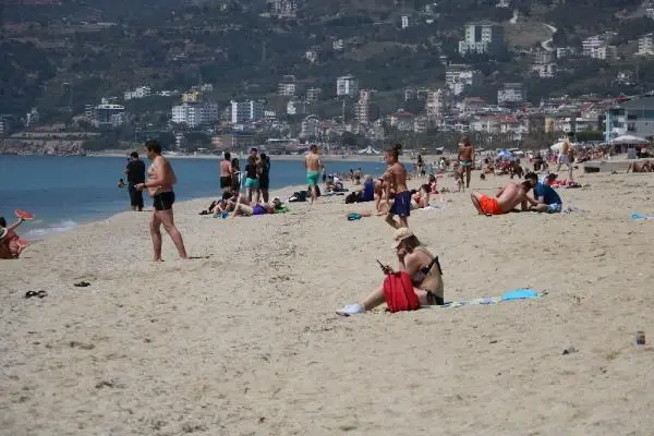 Alanya'da plajlar doldu Alanya'da plajlar doldu