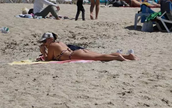 Alanya'da plajlar doldu Alanya'da plajlar doldu
