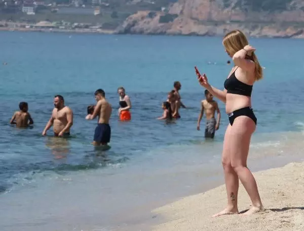 Alanya'da plajlar doldu Alanya'da plajlar doldu