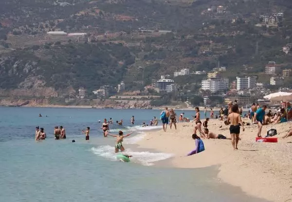 Alanya'da plajlar doldu Alanya'da plajlar doldu