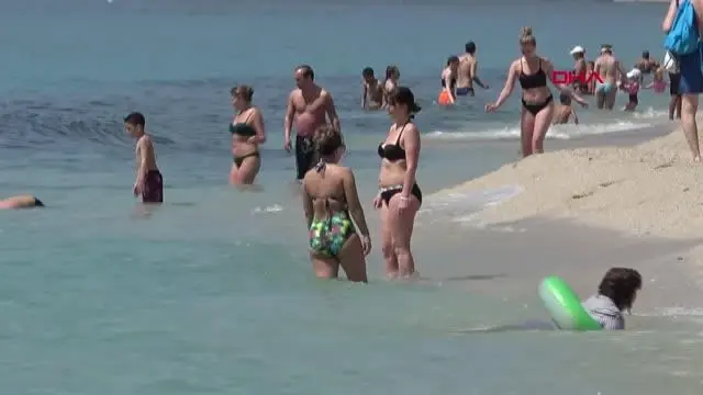 ALANYA'DA PLAJLAR DOLDU TAŞTI ALANYA'DA PLAJLAR DOLDU TAŞTI