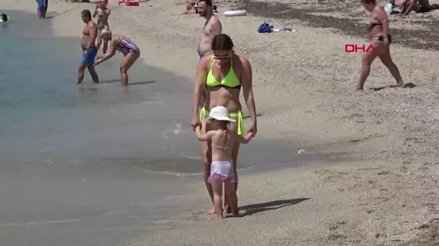 ALANYA'DA PLAJLAR DOLDU TAŞTI ALANYA'DA PLAJLAR DOLDU TAŞTI