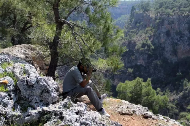 Antalya'da kayıp genç uçurum ve ormanlık alanda aranıyor Antalya'da kayıp genç uçurum ve ormanlık alanda aranıyor