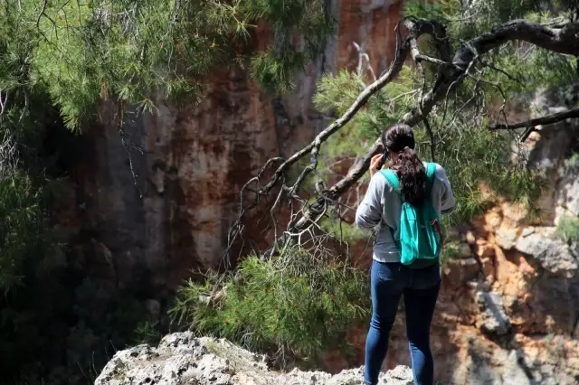 Antalya'da kayıp genç uçurum ve ormanlık alanda aranıyor Antalya'da kayıp genç uçurum ve ormanlık alanda aranıyor