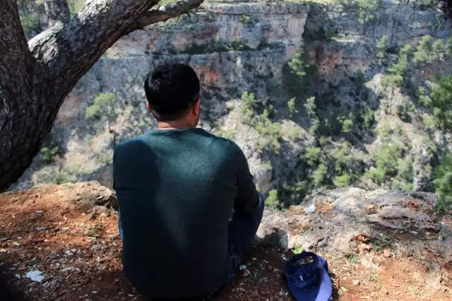 Antalya'da kayıp genç uçurum ve ormanlık alanda aranıyor Antalya'da kayıp genç uçurum ve ormanlık alanda aranıyor