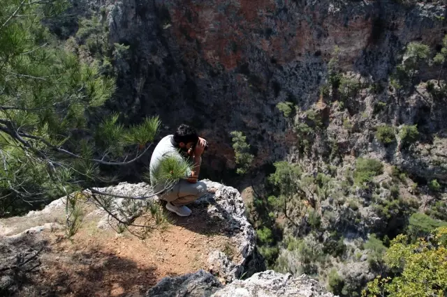 Antalya'da kayıp genç uçurum ve ormanlık alanda aranıyor Antalya'da kayıp genç uçurum ve ormanlık alanda aranıyor