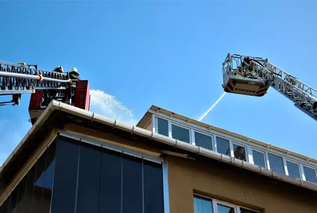 Apartmandaki mangal keyfi kötü bitti Apartmandaki mangal keyfi kötü bitti