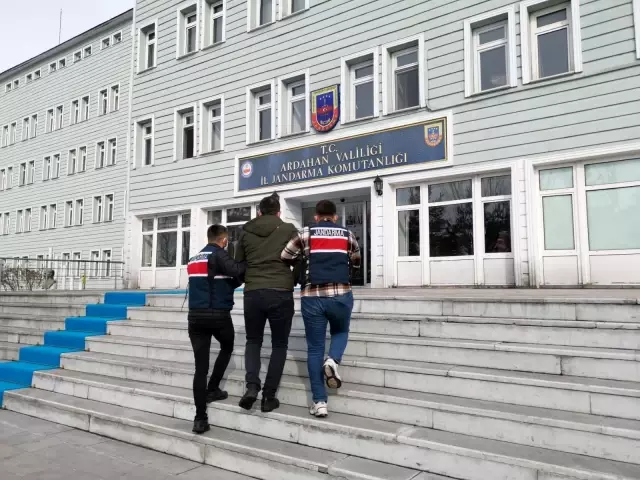 Ardahan'da haklarında kesinleşmiş hapis cezası bulunan 14 kişi yakalandı Ardahan'da haklarında kesinleşmiş hapis cezası bulunan 14 kişi yakalandı